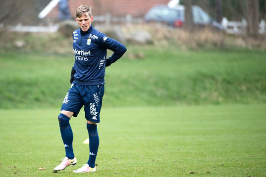 IFK Göteborgs Sören Rieks tar sig för ryggen