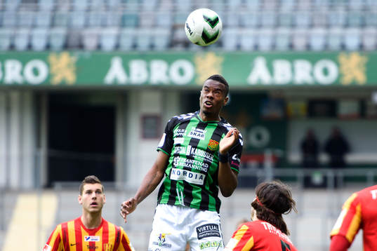 GAIS Liam Loyd Davies nickar bollen