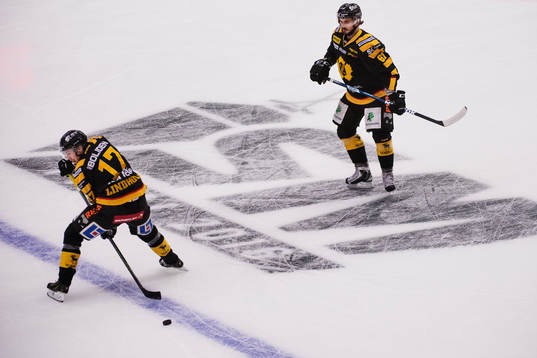 Skellefteås Pär Lindholm och Fredrik Lindgren värmer upp