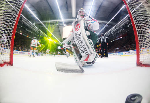 Frölundas målvakt Johan Gustafsson deppar