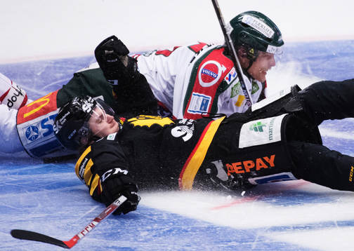 Skellefteås Sebastian Aho och Frölundas Joey Crabb