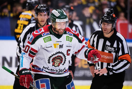 Frölundas Joel Lundqvist grimaserar när han pratar med
