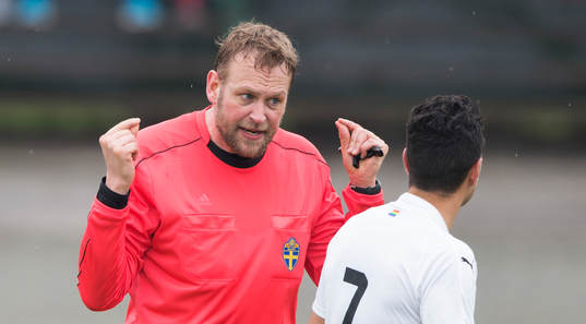 Domaren i matchen i division 2 mellan IFK Hässleholm och
