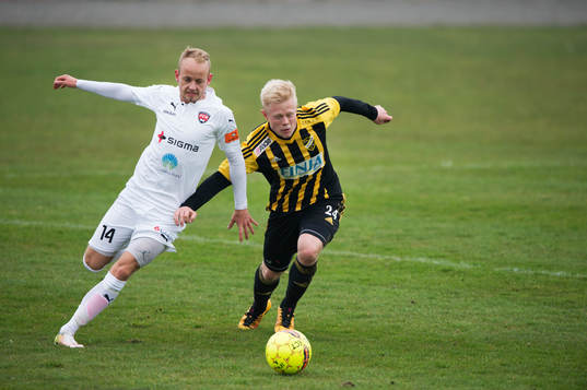 IFK Hässleholms Joel Andersson i matchen i division 2