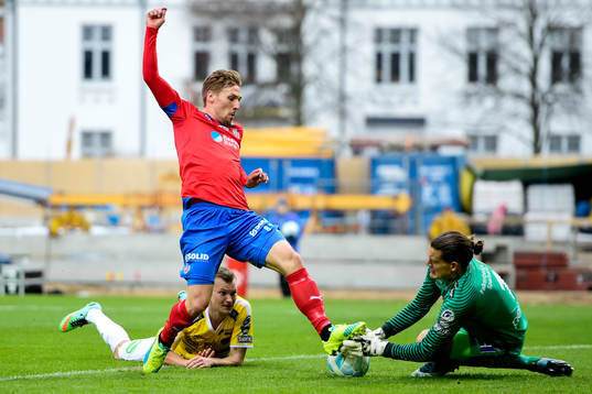 Helsingborgs Martin Christensen och Falkenbergs målvakt