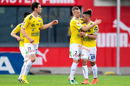 Falkenbergs David Svensson jublar