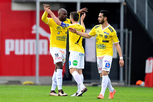 Falkenbergs David Svensson jublar