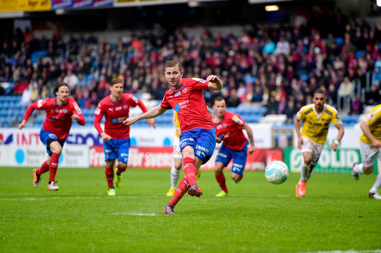 Helsingborgs Darijan Bojanić gör 3-1 på straff