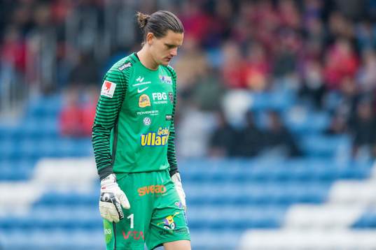 Falkenbergs målvakt Otto Martler deppar