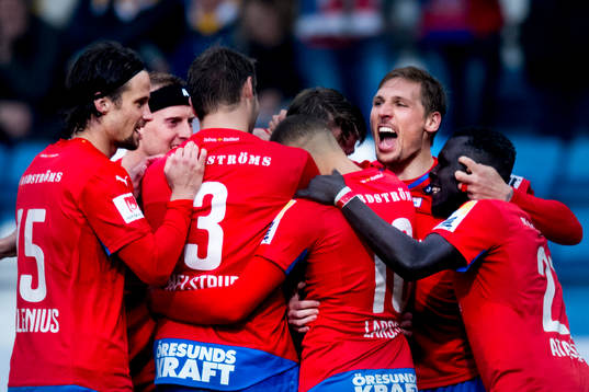 Helsingborgs Martin Christensen jublar med lagkamraterna