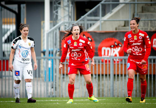 Örebros Michelle De Jong gör 1-0 ich jublar