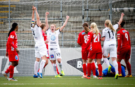 Umeås Lisa Lantz gör 1-1 och jublar