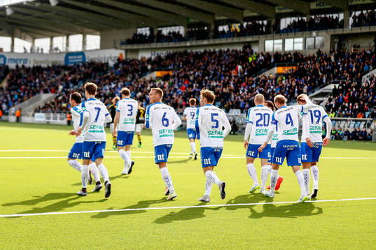 Norrköpings Christoffer Nyman jublar med lagkamraterna