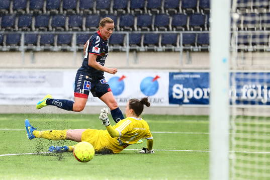 Linköpings Kristine Minde gör mål på Mallbackens