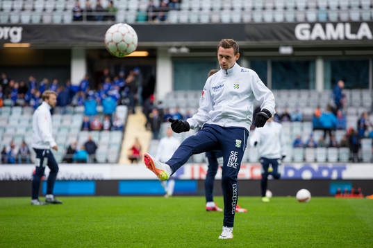 IFK Göteborgs Jakob Ankersen värmer upp innan