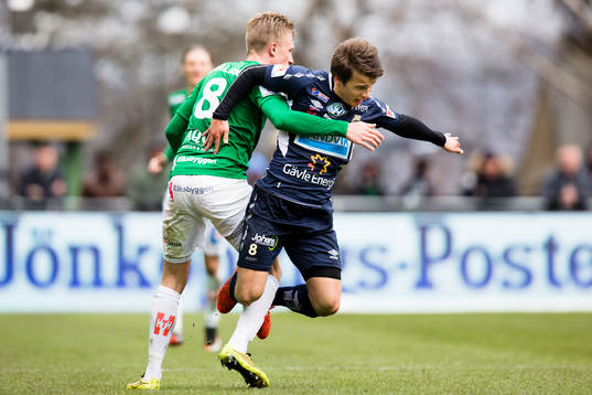 Jönköpings Joakim Karlsson stoppar Gefles Simon Skrabb