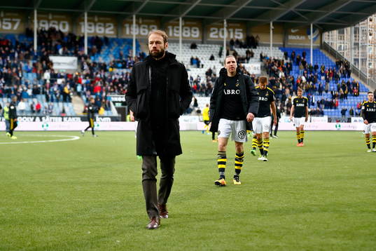 s tränare Andreas Alm deppar