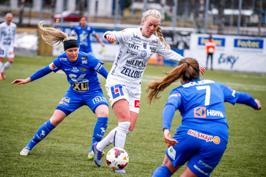 Sirius Moa Mattsson  i premiären av elitettan i fotboll