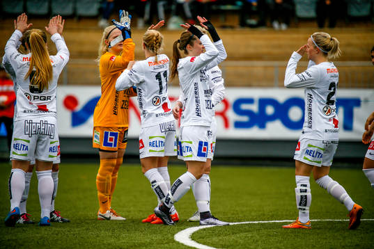 Sirius jublar i premiären av elitettan i fotboll mellan