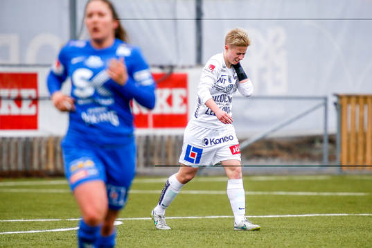 Sirius Sara Back  i premiären av elitettan i fotboll