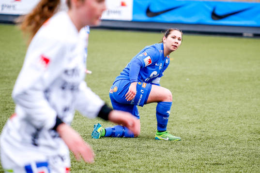 Sunnanås Annina Wede  i premiären av elitettan i fotboll
