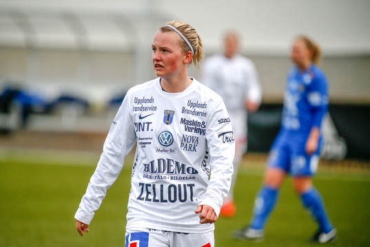 Sirius Elin Åkerman i premiären av elitettan i fotboll