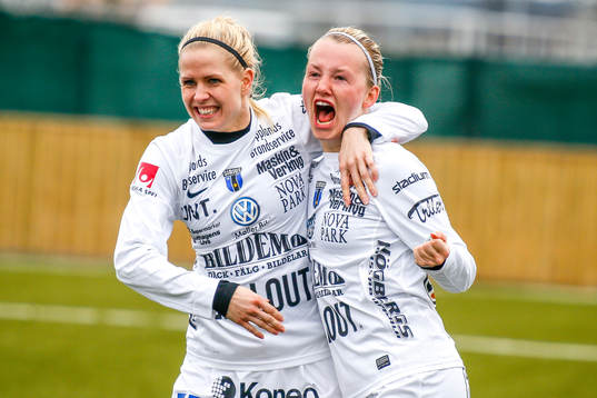 Sirius Elin Åkerman och Emelie Magnusson  jublar