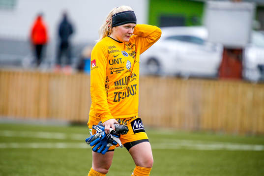 Sirius målvakt Emma Holmgren i premiären av elitettan i