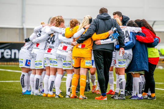 Sirius jublar i premiären av elitettan i fotboll mellan