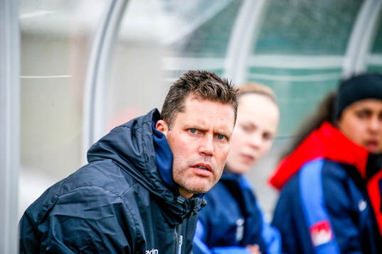 Sirius tränare Fredrik Bernhardsson i premiären av