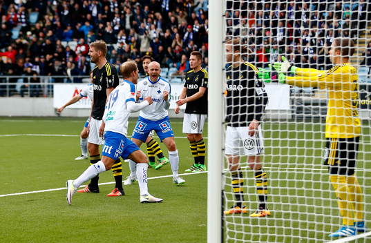 Norrköpings Sebastian Andersson jublar