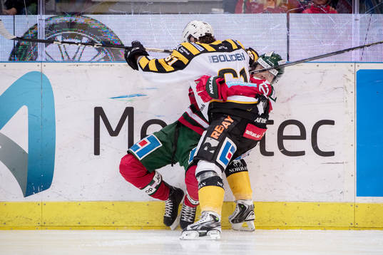 Skellefteås Fredrik Lindgren och Frölundas Artturi