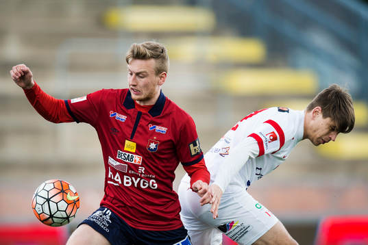 Örgrytes Sebastian Olsson och Assyriskas Fredrik Holster