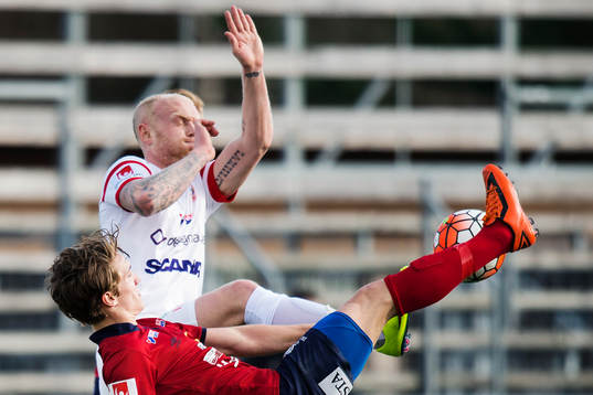 Assyriskas Ken Fagerberg  och Örgrytes Jakob Lindström