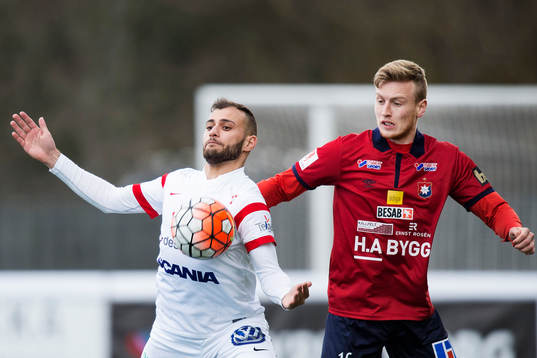 Assyriskas Mattias Genc och Örgrytes Sebastian Ohlsson