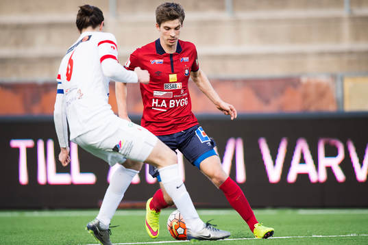 Örgrytes Daniel Paulson utmanar Assyriskas Linus Malmborg