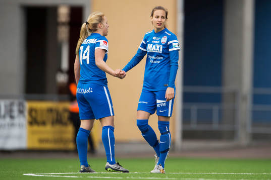 Eskilstunas Mimmi Larsson  och Nathalie Björn gör