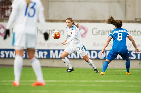 Djurgårdens Hanna Lundqvist springer förbi Eskilstunas