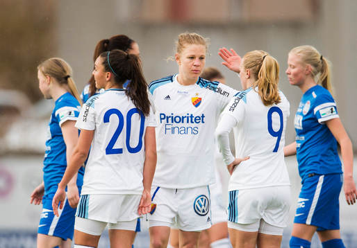 Djurgårdens Karin Schmidt jublar med Mia Jalkerud och