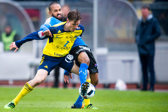 Ängelholms Philip Bernholtz och Halmstads Junes Barny