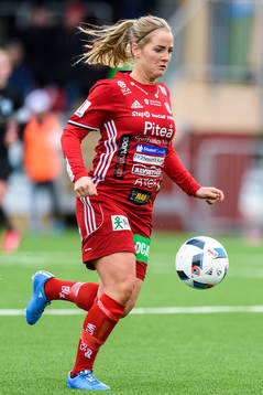 Piteås Irma Helin med bollen