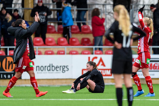 s Pauline Hammarlund deppar