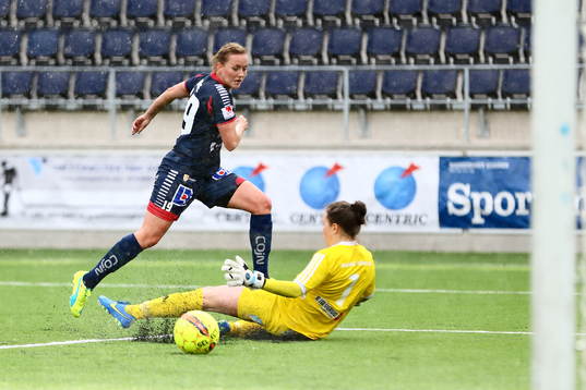 Linköpings Kristine Minde gör mål