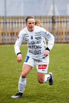 Sirius Stina Melin  i premiären av elitettan i fotboll