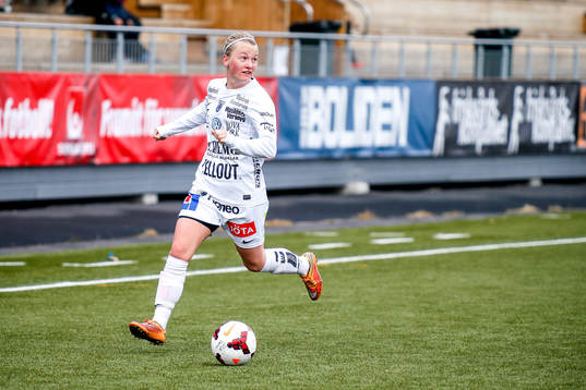 Sirius Elin Åkerman i premiären av elitettan i fotboll