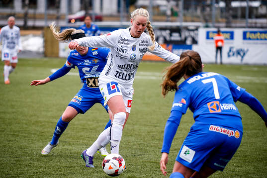Sirius Moa Mattsson  i premiären av elitettan i fotboll