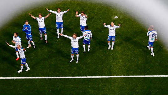 Norrköpings spelare och tränare Jan Andersson jublar
