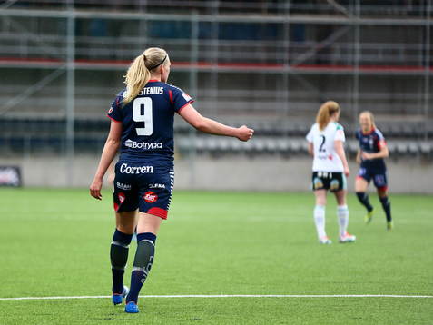 Linköpings Stina Blackstenius jublar