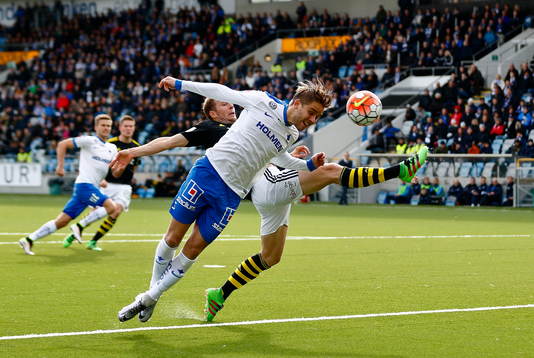 s Per Karlsson bakom Norrköpings Christoffer Nyman