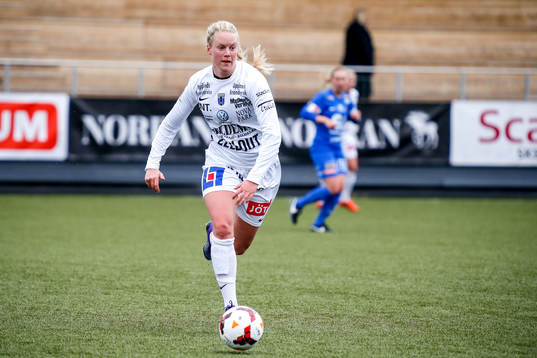 Sirius Moa Mattsson  i premiären av elitettan i fotboll